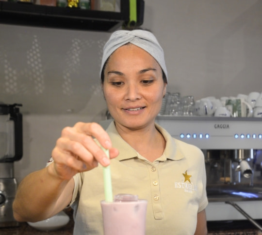 Carolina Nishimura en restaurante Umami