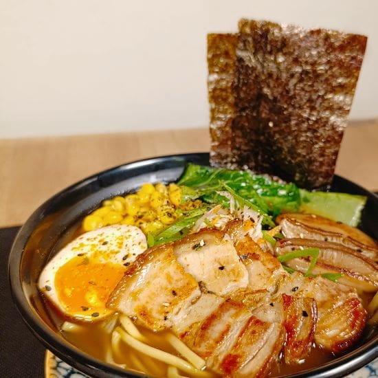 Ramen y udon en somo restaurante Umami