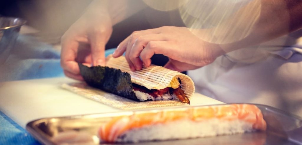 Restaurante japonés auténtico en Cantabria Umami Somo comer sushi